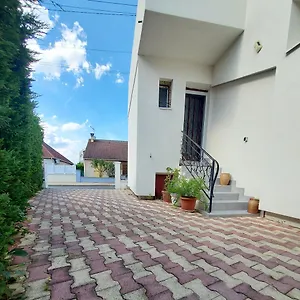 https://appartement-meuble-avec-deux-chambres.hotels-rhonealpes.com