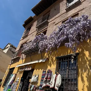 https://stunning-alhambra-view-balconies-in-the-albayzin.es-andalucia.com